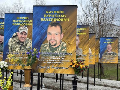 "Бог робить дива. І я чекаю на це диво", — мама загиблого військового В'ячеслава Кауркіна з Житомирщини "Бог робить дива. І я чекаю на це диво", — мама загиблого військового В'ячеслава Кауркіна з Житомирщини