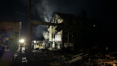 Російська атака ракетами на Миколаїв: очевидці розповіли про пошкодження Російська атака ракетами на Миколаїв: очевидці розповіли про пошкодження