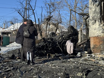 “Бабуся сиділа вся в крові”: армія РФ вдарила КАБом по приватному сектору “Бабуся сиділа вся в крові”: армія РФ вдарила КАБом по приватному сектору