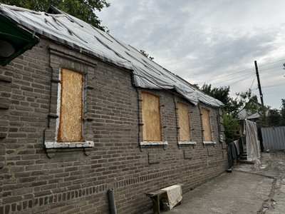 «Страшно, а що зробиш?»: подружжя з Шабельківки готує на вулиці під звуки дронів і ракет «Страшно, а що зробиш?»: подружжя з Шабельківки готує на вулиці під звуки дронів і ракет