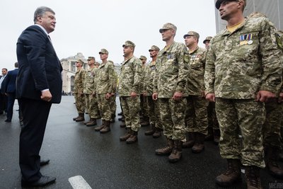 Петро Порошенко військовий парад День Незалежності 2016 Петро Порошенко військовий парад День Незалежності 2016