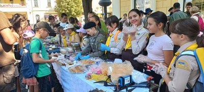 Понад 15 тисяч гривень на дрони для ЗСУ зібрали мукачівські пластуни на благодійному ярмарку Понад 15 тисяч гривень на дрони для ЗСУ зібрали мукачівські пластуни на благодійному ярмарку