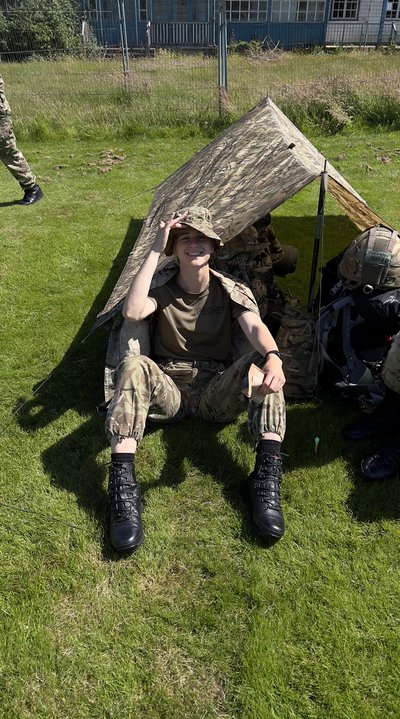 "Опускати руки — шлях слабких": інтерв'ю з українською випускницею Королівського коледжу ВМС Великої Британії