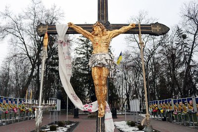 На Харківщині показали скульптуру Христа, створену з 20 тис. боєприпасів РФ, зібраних на прикордонні На Харківщині показали скульптуру Христа, створену з 20 тис. боєприпасів РФ, зібраних на прикордонні