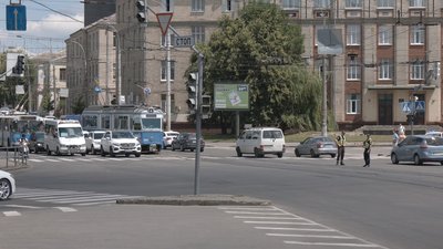 Вичерпали свій ресурс: у Вінниці замінять акумулятори на світлофорах Вичерпали свій ресурс: у Вінниці замінять акумулятори на світлофорах