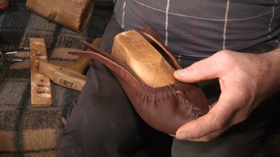 Постоли, взуття, Гуцульщина, майстер, Тарас Дзвінчук Постоли, взуття, Гуцульщина, майстер, Тарас Дзвінчук
