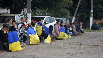 На Чернігівщині попрощалися з бійцями Андрієм Номерчуком, Сергієм Мирним та Олексієм Міщенком На Чернігівщині попрощалися з бійцями Андрієм Номерчуком, Сергієм Мирним та Олексієм Міщенком
