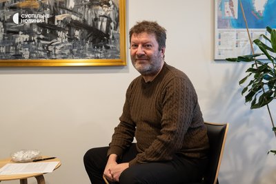Перший секретар Міністерства бізнесу, корисних копалин, енергетики, юстиції та гендерної рівності Йорген Т. Хаммекен-Хольм в офісі міністерства у найбільшому торговельного центрі міста Nuuk Center. Нуук, Гренландія, 28 січня 2026 року Перший секретар Міністерства бізнесу, корисних копалин, енергетики, юстиції та гендерної рівності Йорген Т. Хаммекен-Хольм в офісі міністерства у найбільшому торговельного центрі міста Nuuk Center. Нуук, Гренландія, 28 січня 2026 року