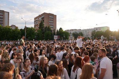 "Марш подяки": фоторепортаж з ходи випускників у Черкасах "Марш подяки": фоторепортаж з ходи випускників у Черкасах