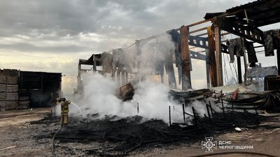 Втрати перевищують 50 мільйонів гривень: наслідки обстрілу агропідприємства на Чернігівщині Втрати перевищують 50 мільйонів гривень: наслідки обстрілу агропідприємства на Чернігівщині