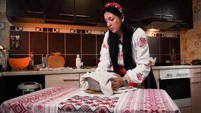 "Кулінарний спадок": як на Рівненщині готують старовинний крупник зі свинячим шлунком "Кулінарний спадок": як на Рівненщині готують старовинний крупник зі свинячим шлунком