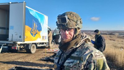 пошуковці загону "Плацдарм" ідентифікація тіл керівник пошукового загону "Плацдарм" Олексій Юков Микільське Донецька область 5 січня 2025 рік пошуковці загону "Плацдарм" ідентифікація тіл керівник пошукового загону "Плацдарм" Олексій Юков Микільське Донецька область 5 січня 2025 рік