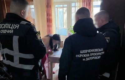 2000 доларів за дітей: у Запоріжжі судитимуть матір за спробу продажу двох малолітніх доньок 2000 доларів за дітей: у Запоріжжі судитимуть матір за спробу продажу двох малолітніх доньок