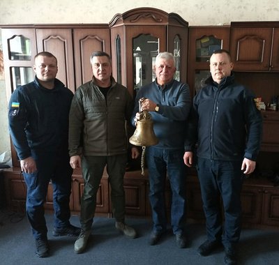 Книга про парамедиків Донеччини, "Мандрівний Старобільськ" у столиці та апокаліпсис на полотні: культурна добірка