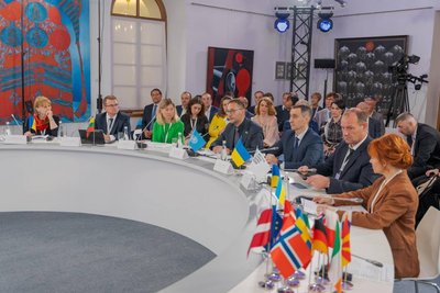 На Саміті перших леді та джентельменів уклали 25 меморандумів про медичне партнерство