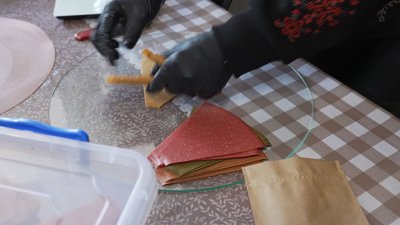 З полуницею, абрикосом та шпинатом: вінничанка готує пастилу для військових З полуницею, абрикосом та шпинатом: вінничанка готує пастилу для військових