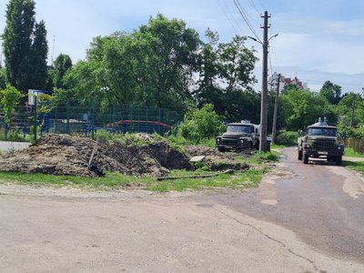 Прорив каналізації в Житомирі: котлован на місці аварії затопило водою Прорив каналізації в Житомирі: котлован на місці аварії затопило водою
