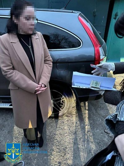 На Одещині затримали посадовицю митниці На Одещині затримали посадовицю митниці