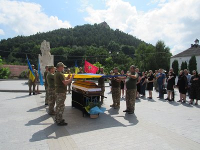 Прощання із воїном у Кременецькій громаді Прощання із воїном у Кременецькій громаді