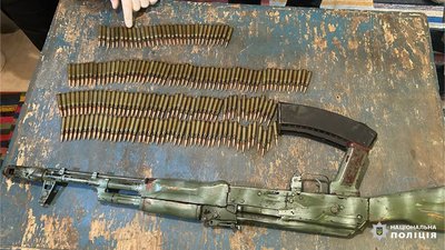 У жителя Варвинської громади на Чернігівщині поліція вилучила АК-74, боєприпаси та канабіс У жителя Варвинської громади на Чернігівщині поліція вилучила АК-74, боєприпаси та канабіс