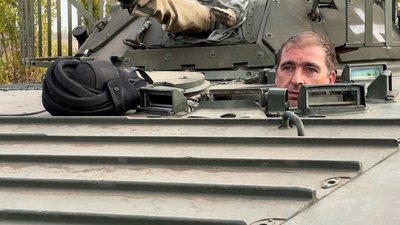 БМП-2 навчання тренування екіпажі військовослужбовці 28-ї ОМБр механік-водій Олег Донецька область 11 жовтня 2024 рік БМП-2 навчання тренування екіпажі військовослужбовці 28-ї ОМБр механік-водій Олег Донецька область 11 жовтня 2024 рік