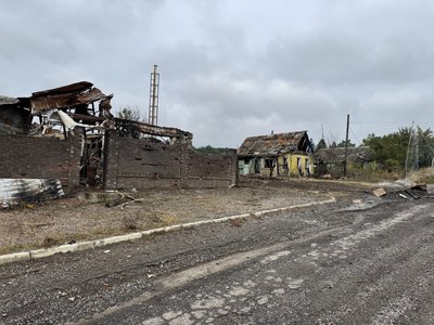 Поліцейські «Білого Янгола» евакуювали з-під обстрілів подружжя з Вакалівщини разом із чотирма котами і собакою Поліцейські «Білого Янгола» евакуювали з-під обстрілів подружжя з Вакалівщини разом із чотирма котами і собакою