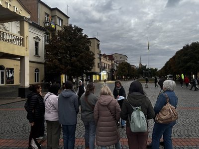 Можна дізнатися щось нове про місто й допомогти армії: у Мукачеві проводять благодійні екскурсії Можна дізнатися щось нове про місто й допомогти армії: у Мукачеві проводять благодійні екскурсії