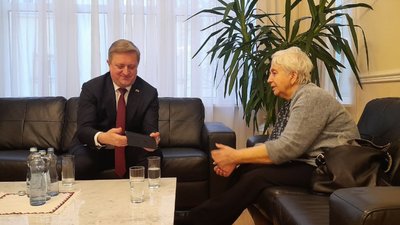 "У бога немає інших рук крім наших": як волонтерка з Краматорська представляла Україну в Празі "У бога немає інших рук крім наших": як волонтерка з Краматорська представляла Україну в Празі