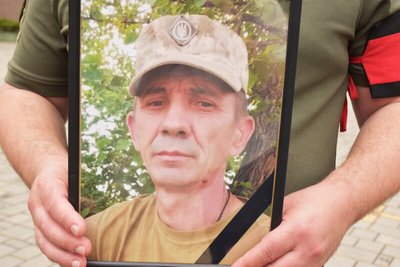 У Луцьку попрощалися з загиблим на Донеччині бійцем Андрієм Лящуком У Луцьку попрощалися з загиблим на Донеччині бійцем Андрієм Лящуком