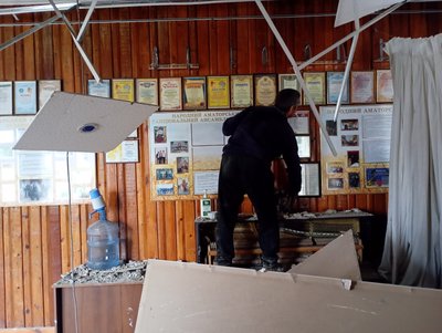 "Ми чули, як він летів над нами". Що відомо про наслідки атаки безпілотників у Верхній Сироватці "Ми чули, як він летів над нами". Що відомо про наслідки атаки безпілотників у Верхній Сироватці