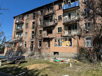 На Вінниччині, поблизу влучання в житловий будинок, відкрили штаб допомоги На Вінниччині, поблизу влучання в житловий будинок, відкрили штаб допомоги