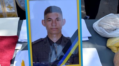 У Кропивницькому попрощалися з військовими Олександром Давіденком, Андрієм Донцовим та Владиславом Башировим У Кропивницькому попрощалися з військовими Олександром Давіденком, Андрієм Донцовим та Владиславом Башировим