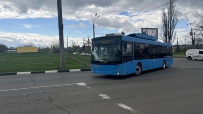 Тролейбус, який евакуювали з Краматорська до Харкова Тролейбус, який евакуювали з Краматорська до Харкова