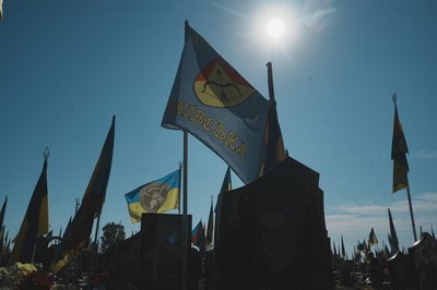 У День пам'яті захисників України у Харкові полеглих військових вшанували на Алеї слави