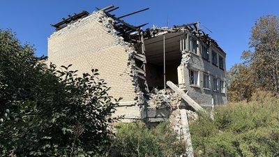 Зруйнована будівля школи Іверське Донецька область 27 серпня 2025 рік Зруйнована будівля школи Іверське Донецька область 27 серпня 2025 рік