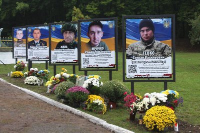 алея героїв, баворів, великогаївська громада, тернопільщина алея героїв, баворів, великогаївська громада, тернопільщина