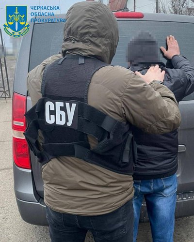 Двох черкащан підозрюють у підпалах суду та об'єктів Укрзалізниці Двох черкащан підозрюють у підпалах суду та об'єктів Укрзалізниці