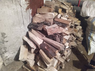 В укриттях львівських будинків розпочали встановлювати буржуйки В укриттях львівських будинків розпочали встановлювати буржуйки