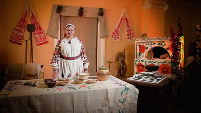 "Кулінарний спадок": як на Рівненщині готують східні млинці з оселедцем