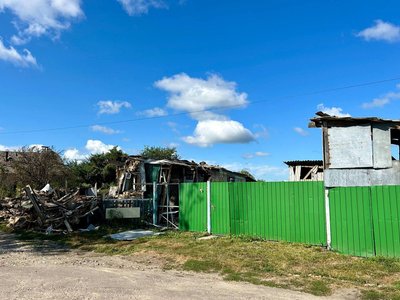 Російські війська вдарили по будинках людей у селі Перемога на Глухівщині Російські війська вдарили по будинках людей у селі Перемога на Глухівщині