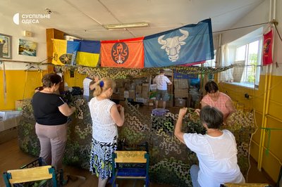 5,5 гектарів маскувальних сіток: як чорноморські волонтери допомагають військовим