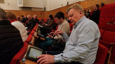 Чернігівська облрада не підтримала складання повноважень двох депутатів