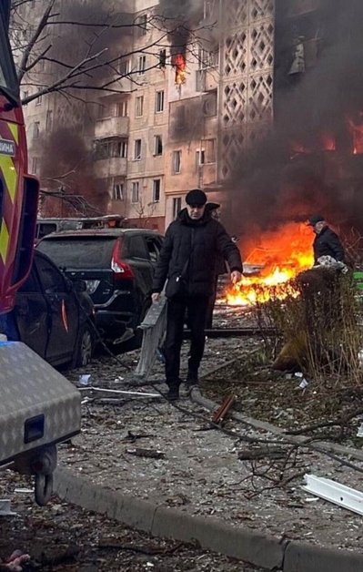 пожежа, вогонь, горить багатоповерхівка, порятунок людей з вогню пожежа, вогонь, горить багатоповерхівка, порятунок людей з вогню