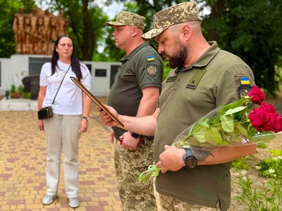 Родинам двох полеглих прикордонників з Одещини вручили державні нагороди Родинам двох полеглих прикордонників з Одещини вручили державні нагороди