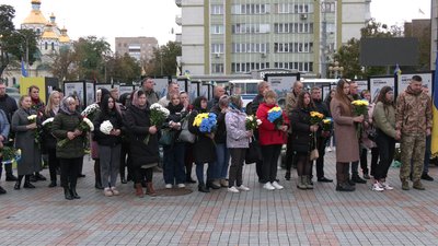 У Рівному попрощались з військовим Сергієм Нестерчуком У Рівному попрощались з військовим Сергієм Нестерчуком
