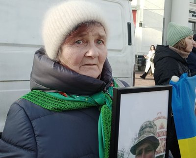 "Я дочекаюся сина": у Хмельницькому відбулася акція на підтримку військовополонених "Я дочекаюся сина": у Хмельницькому відбулася акція на підтримку військовополонених