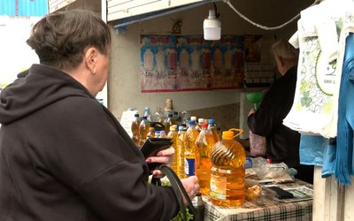 "Неврожай, війна": скільки коштує олія на центральному ринку Черкас "Неврожай, війна": скільки коштує олія на центральному ринку Черкас