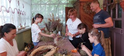 "Аромати з дитинства": на Черкащині облаштували будинок із сухоцвітами "Аромати з дитинства": на Черкащині облаштували будинок із сухоцвітами