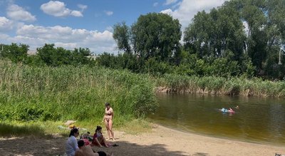 У прифронтовому Павлограді попри постійні атаки РФ пляжний сезон у розпалі У прифронтовому Павлограді попри постійні атаки РФ пляжний сезон у розпалі