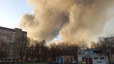 дим, пошкоджені будинки дим, пошкоджені будинки